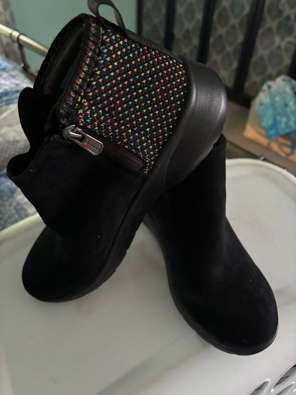 BZees ankle bootie - washable! Size 9- barely worn